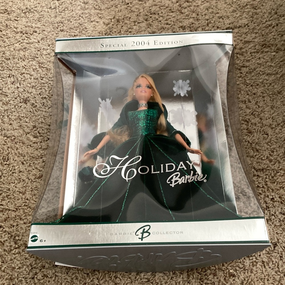 New Barbie Holiday 2004 Decor Green Collection